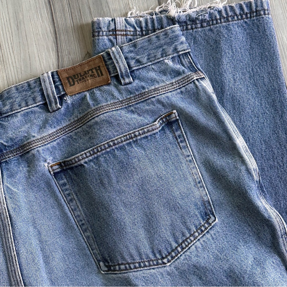Duluth Trading Co Blue Jeans Size 44x31 Men's Medium Wash Relaxed Fit Natural - Picture 1 of 8